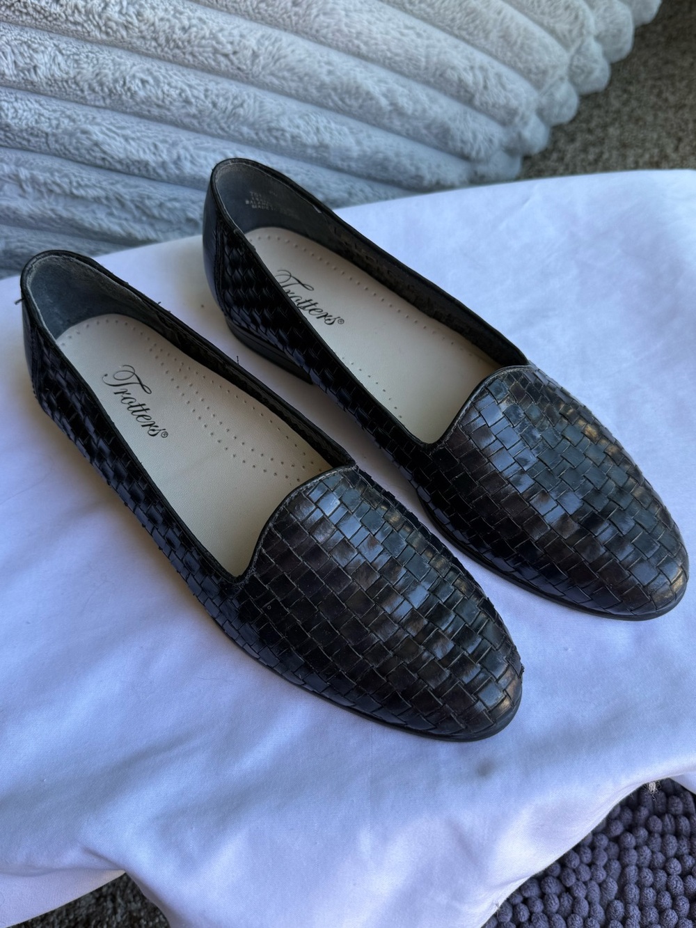 Trotters Black Woven Leather Loafers